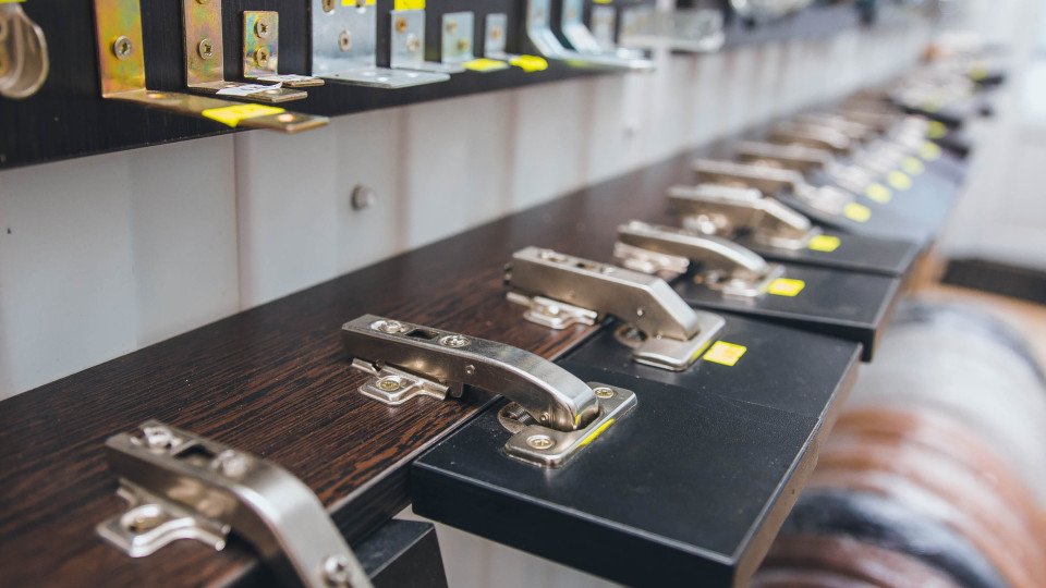 меблева фурнітура